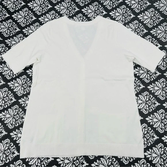 Denim&Co Essentials Short Sleeve White Button Down 2 Pockets Sweater Sz M NWOT - Picture 2 of 7